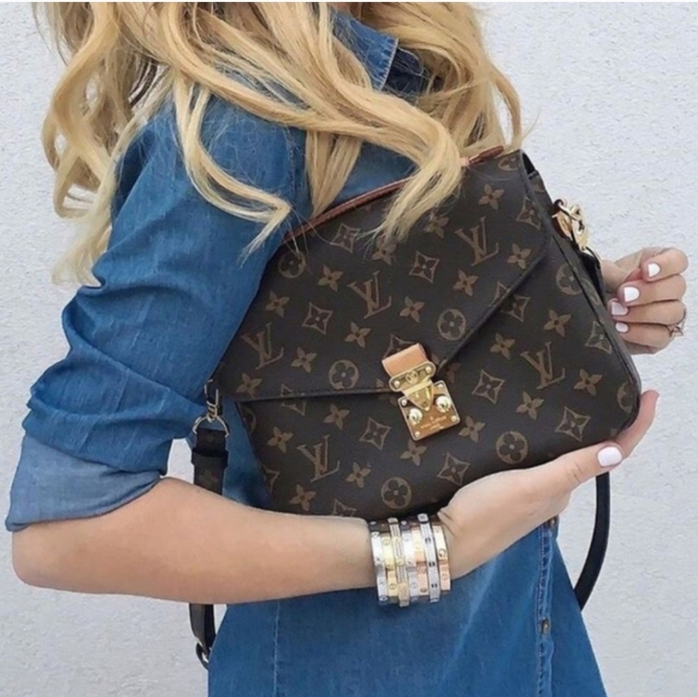 Authenticated LV LOUIS VUITTON Monogram Pochette Metis in Excellent CONDITION - Picture 3 of 16